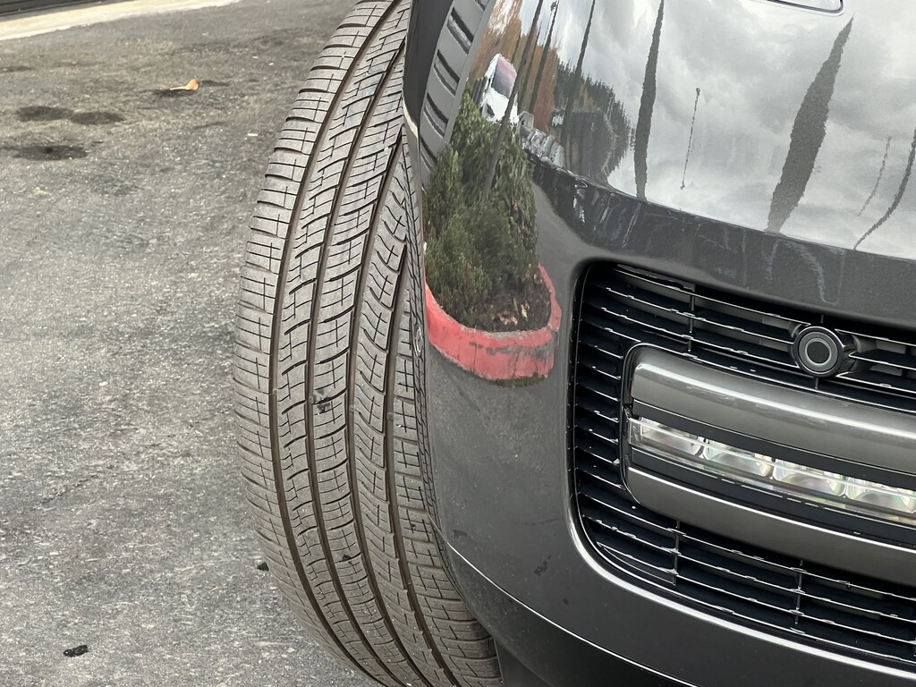 New 2025 Land Rover Range Rover SE SUV