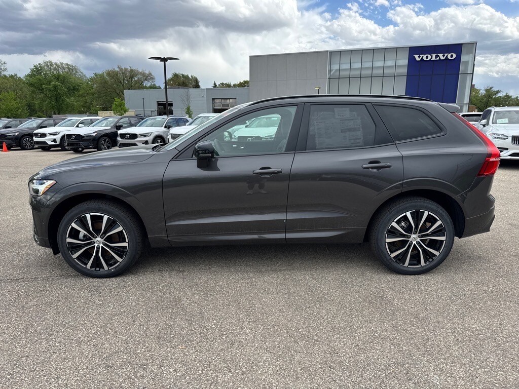 2025 Volvo XC60 B5 Plus photo 2
