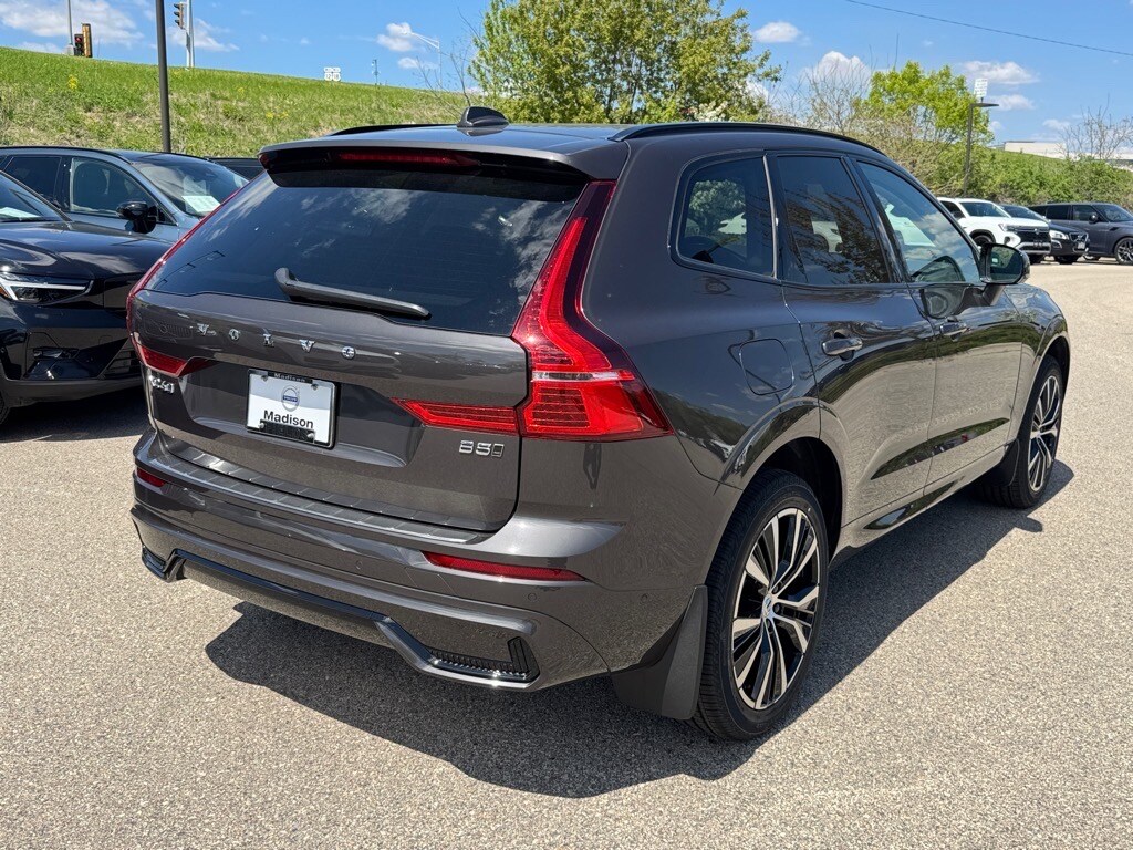 2025 Volvo XC60 B5 Plus photo 3