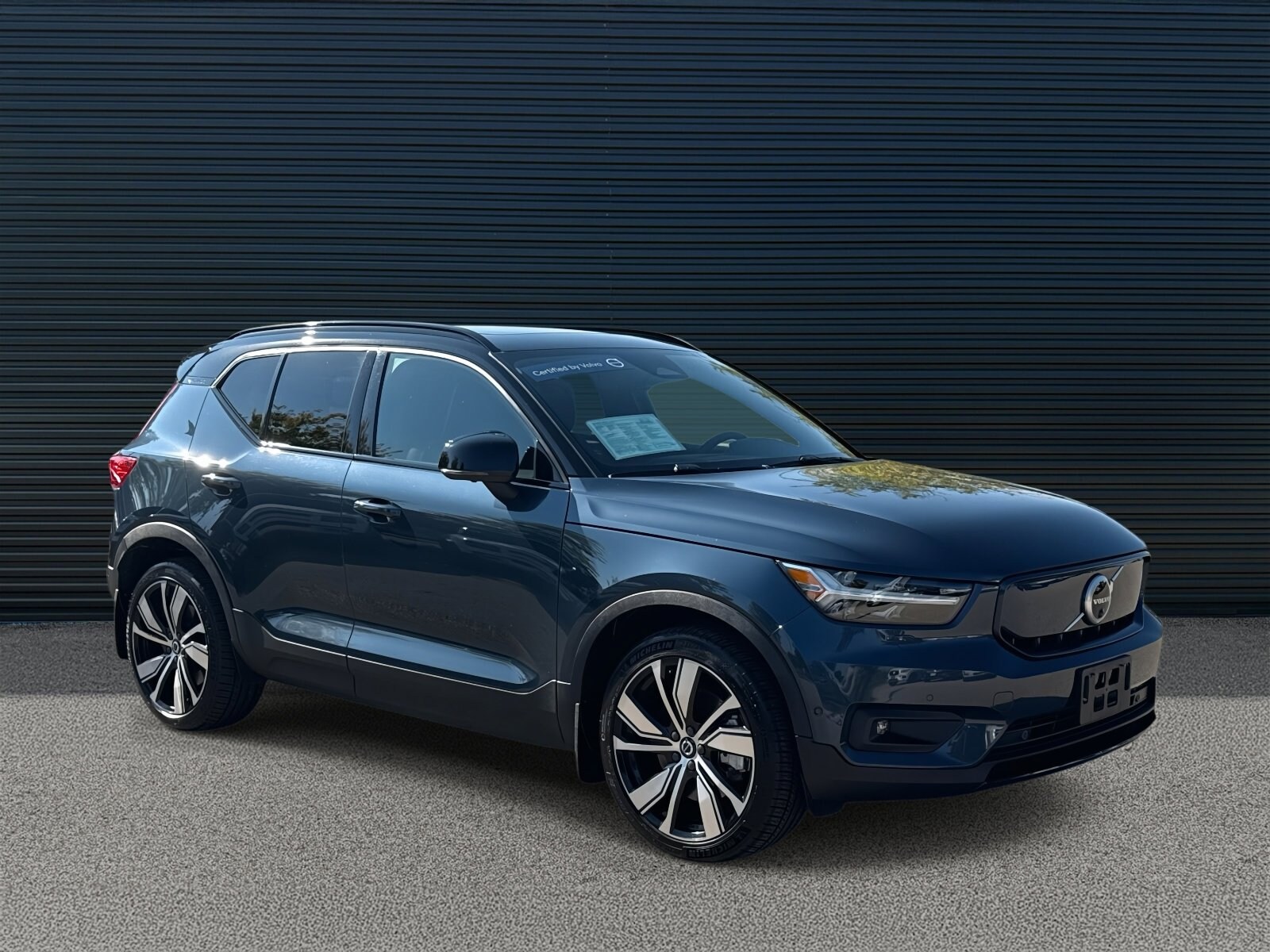 2022 Volvo XC40 Recharge Twin Plus photo 2