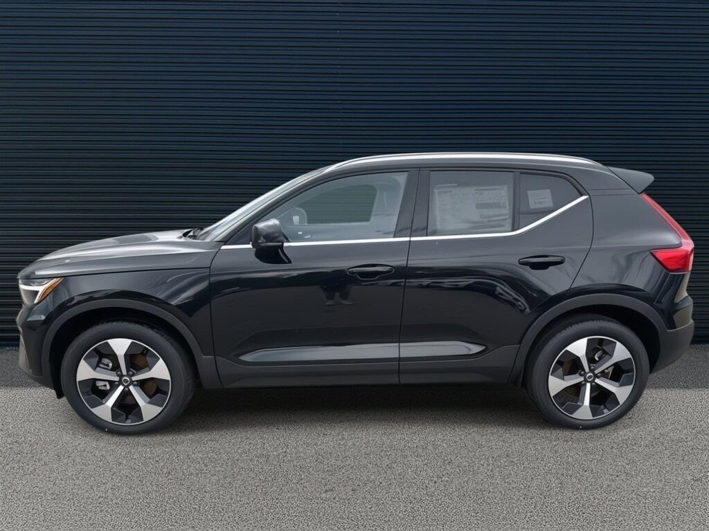 New 2025 Volvo XC40 B5 Core Bright Theme SUV