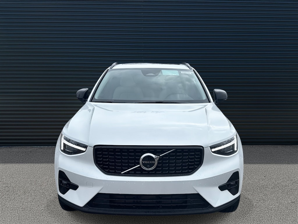 New 2026 Volvo XC40 B5 Ultra SUV