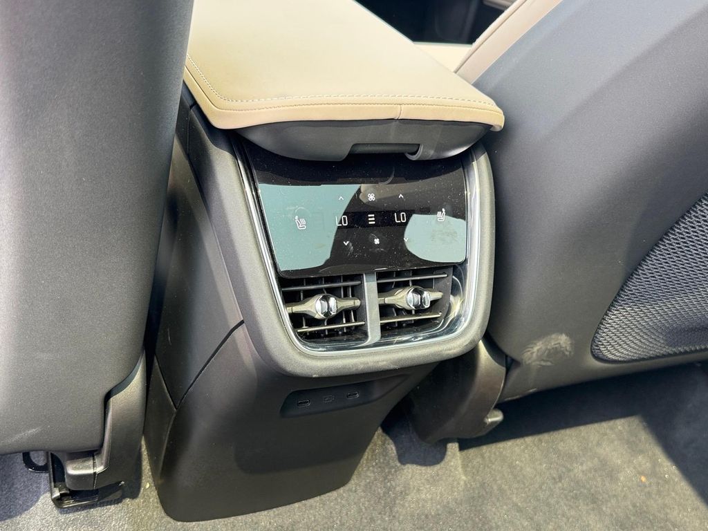 2025 Volvo EX90 Plus - Photo 10