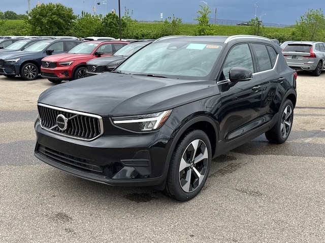 New 2025 Volvo XC40 B5 Core Bright Theme SUV for sale in Madison, WI