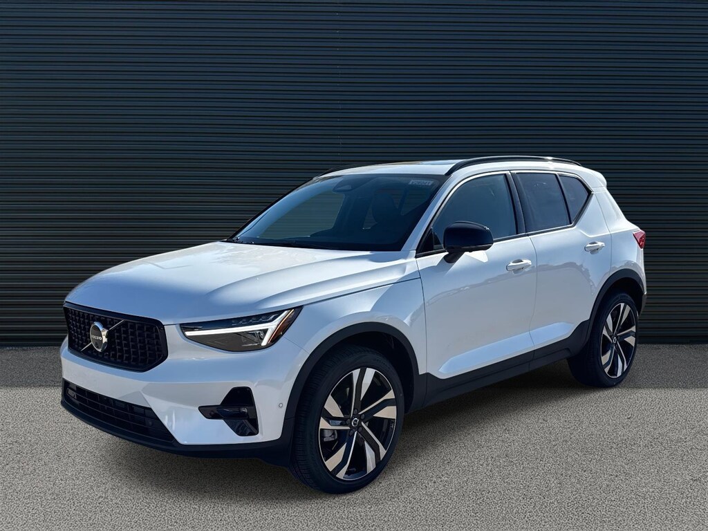 New 2026 Volvo XC40 B5 Ultra SUV