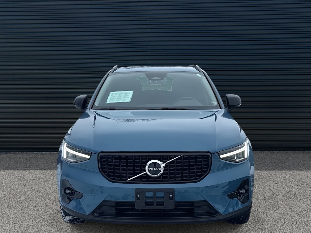 Certified 2024 Volvo XC40 B5 Plus Dark SUV