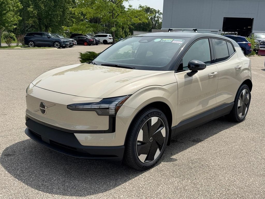 2026 Volvo EX30 Twin Motor Plus SUV