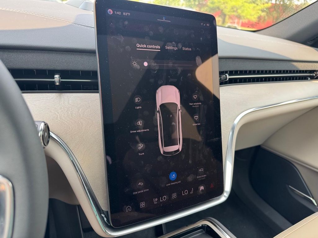 2025 Volvo EX90 Plus - Photo 18