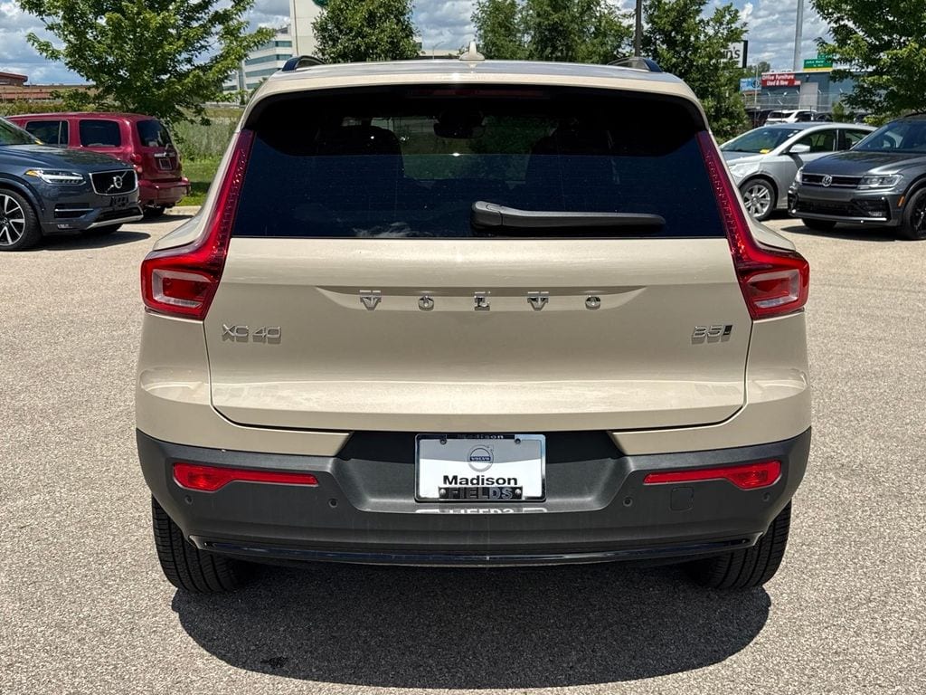 Certified 2025 Volvo XC40 B5 Ultra Dark Theme SUV