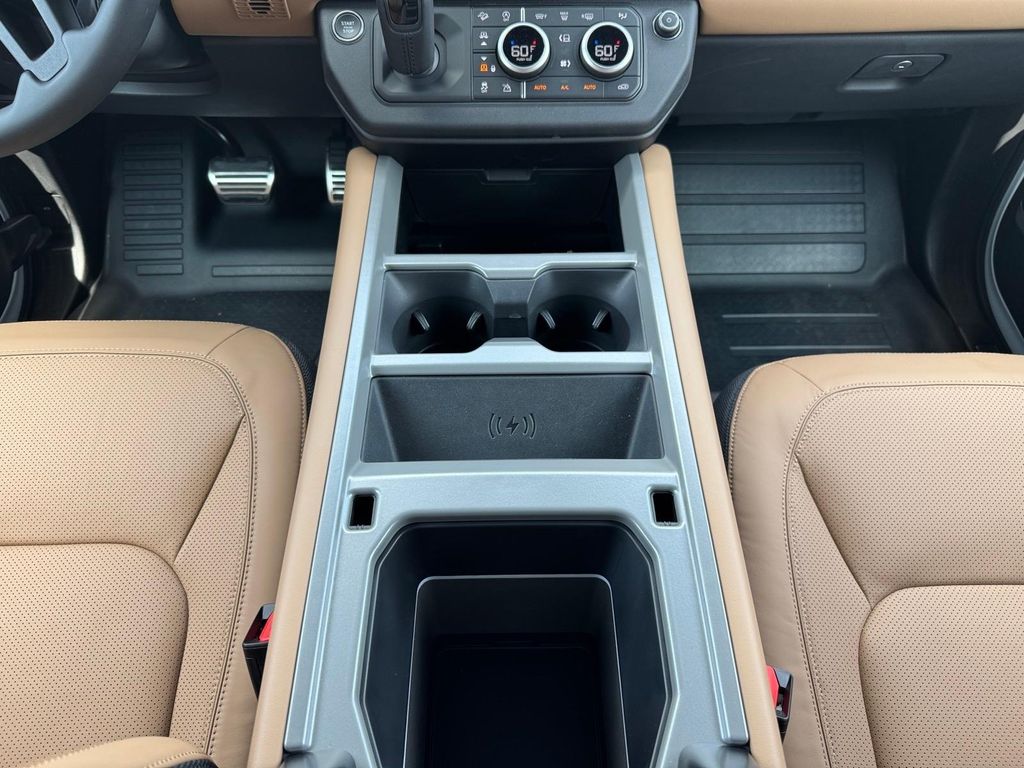 2025 Land Rover Defender V8 - Photo 13