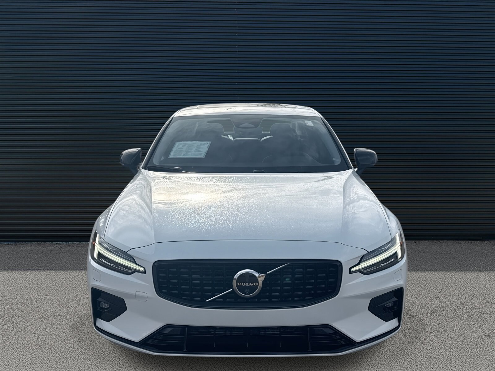2024 Volvo S60 B5 Plus photo 2