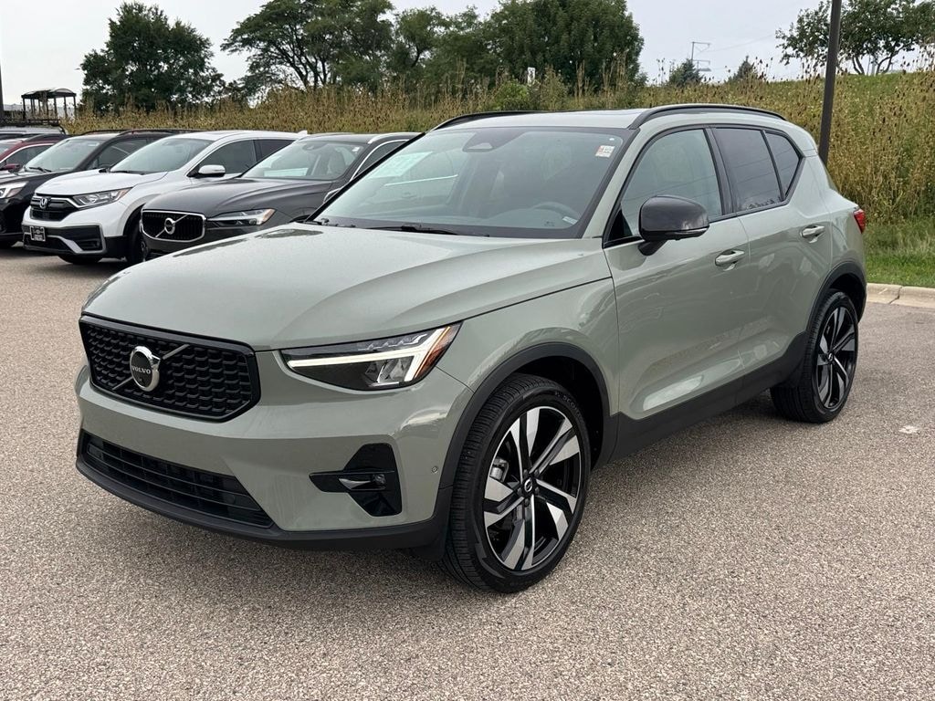 Certified 2023 Volvo XC40 B5 AWD Plus Dark SUV