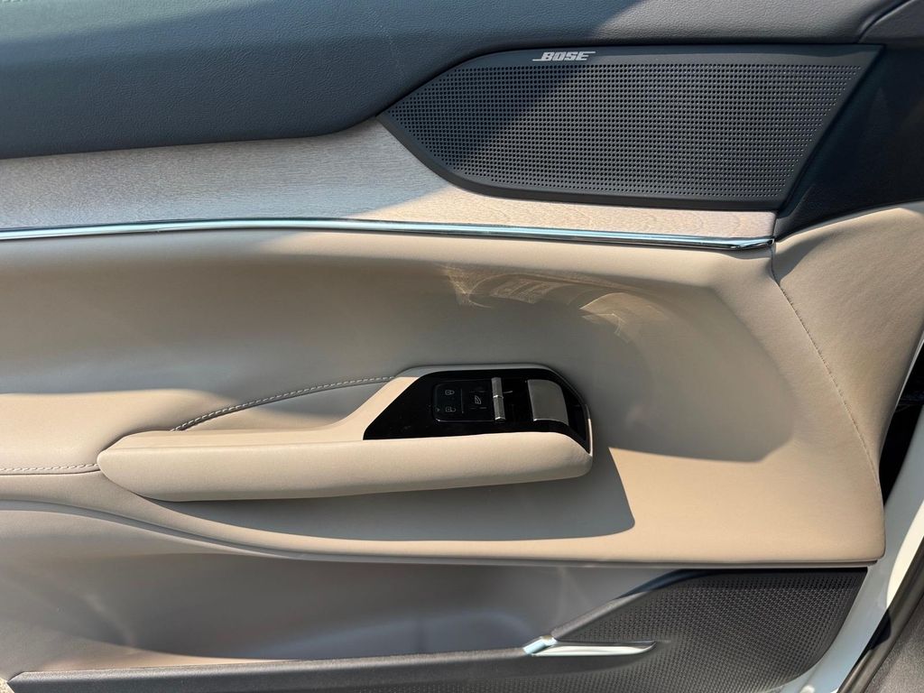 2025 Volvo EX90 Plus - Photo 14