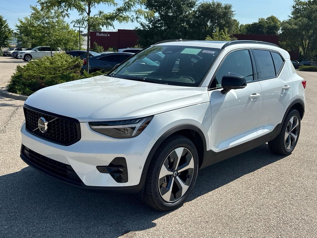 2026 Volvo XC40
