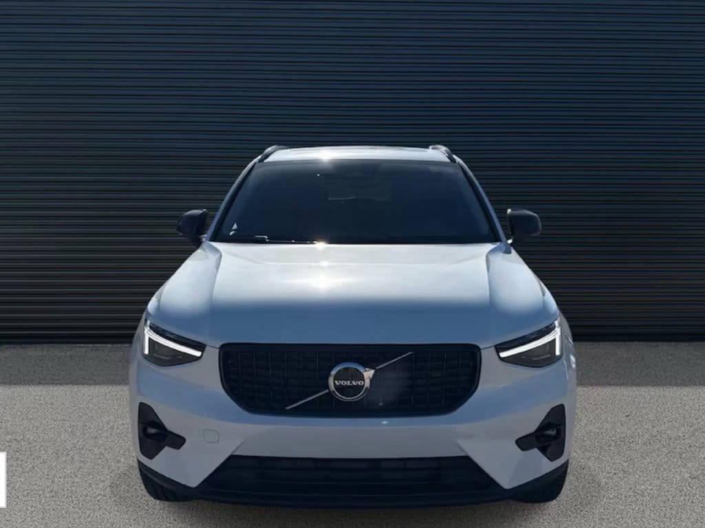 New 2026 Volvo XC40 B5 Ultra SUV