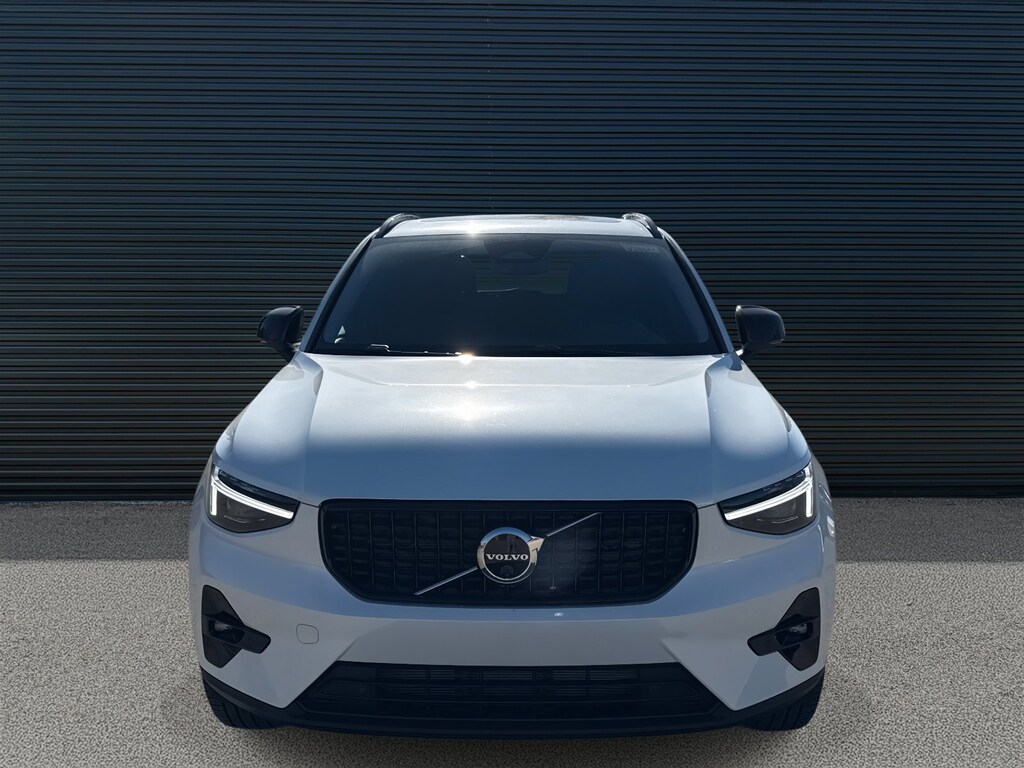 New 2026 Volvo XC40 B5 Ultra SUV