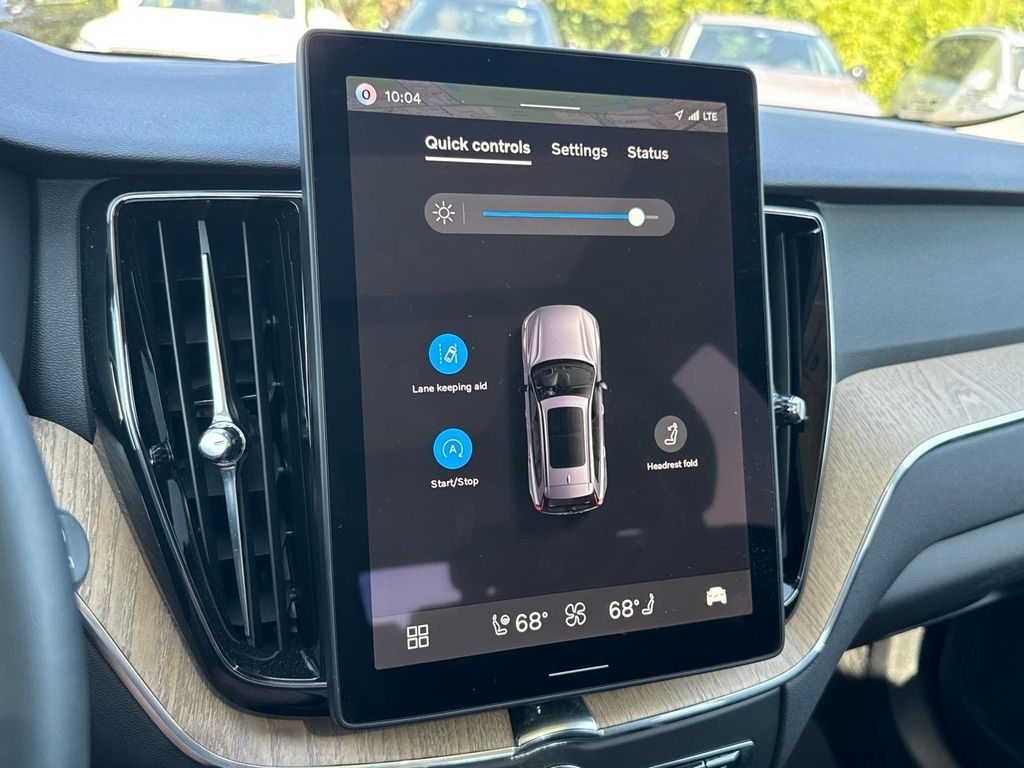 2026 Volvo XC60 Plus - Photo 18