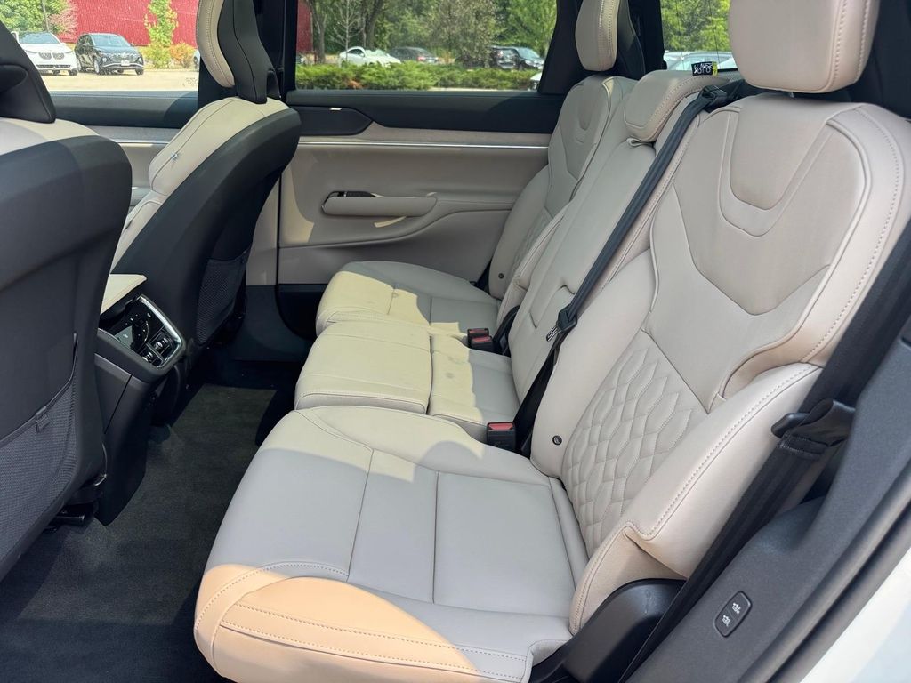 2025 Volvo EX90 Plus - Photo 8