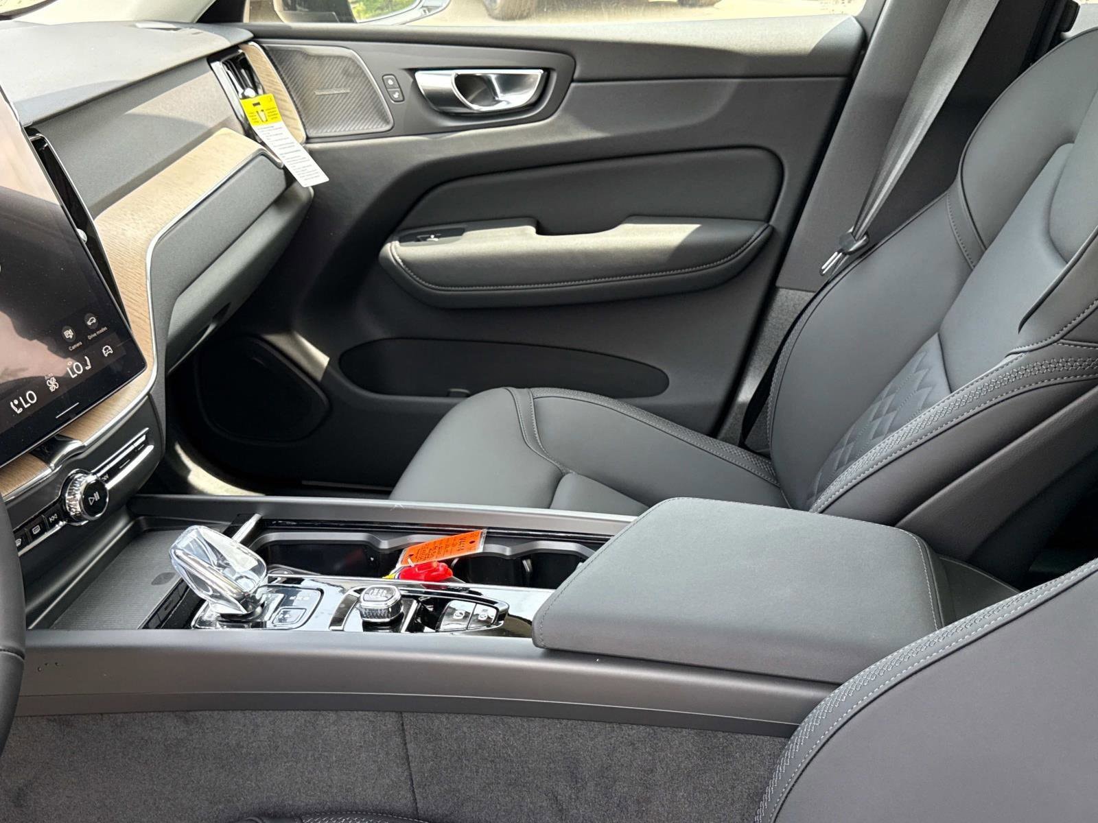 2026 Volvo XC60 Plus - Photo 19