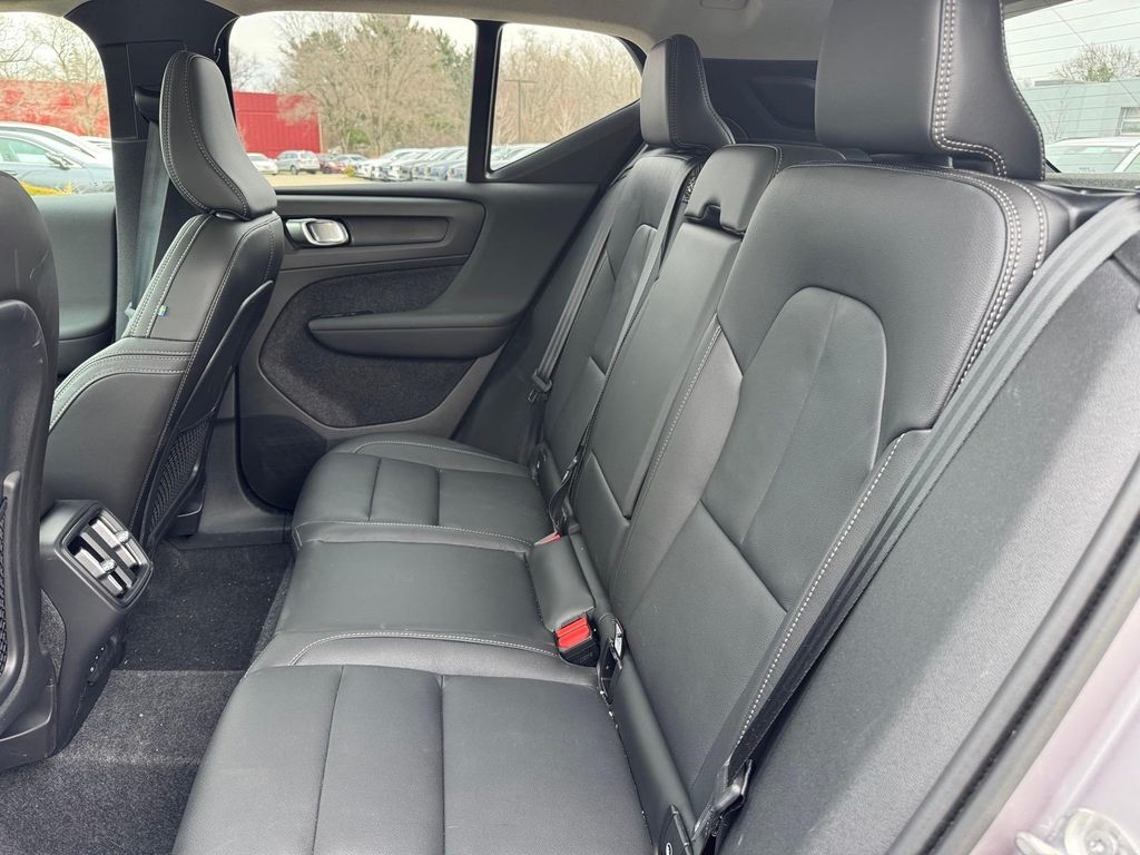 2026 Volvo XC40 Plus - Photo 10