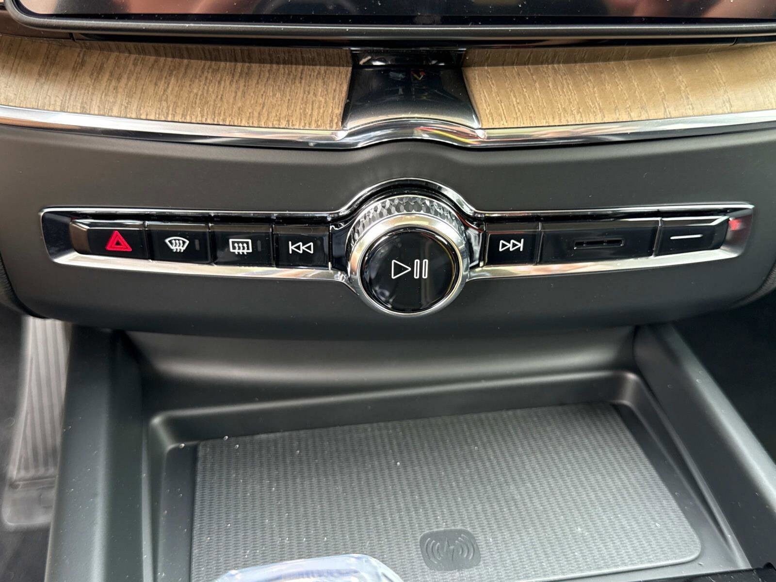 2026 Volvo XC60 Plus - Photo 23