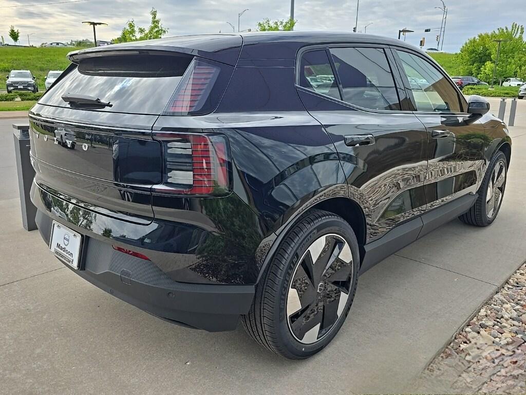 2025 Volvo EX30 Plus photo 3