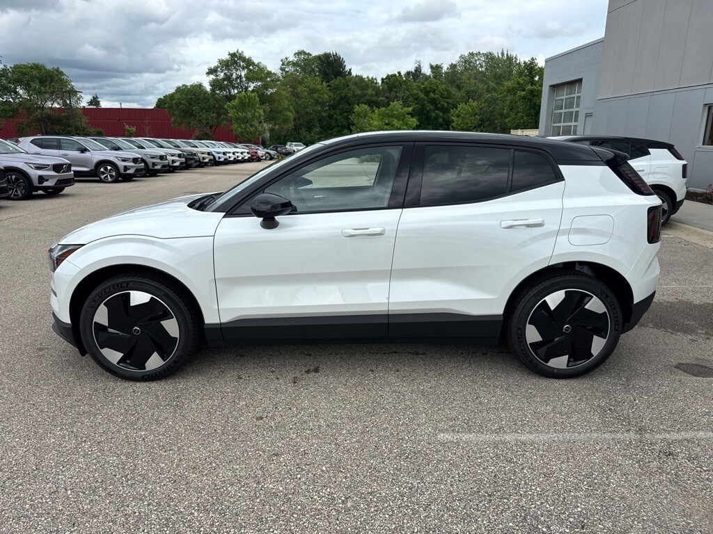 2025 Volvo EX30 Plus photo 2