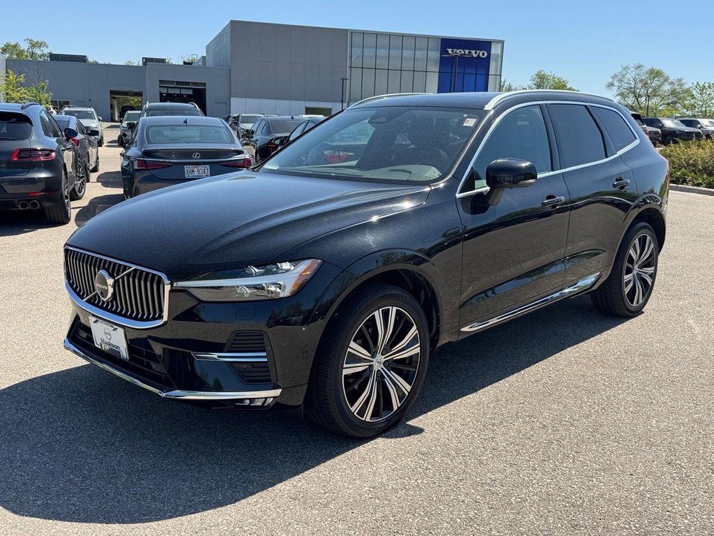 2023 Volvo XC60 B5 Plus Bright Theme AWD's photo