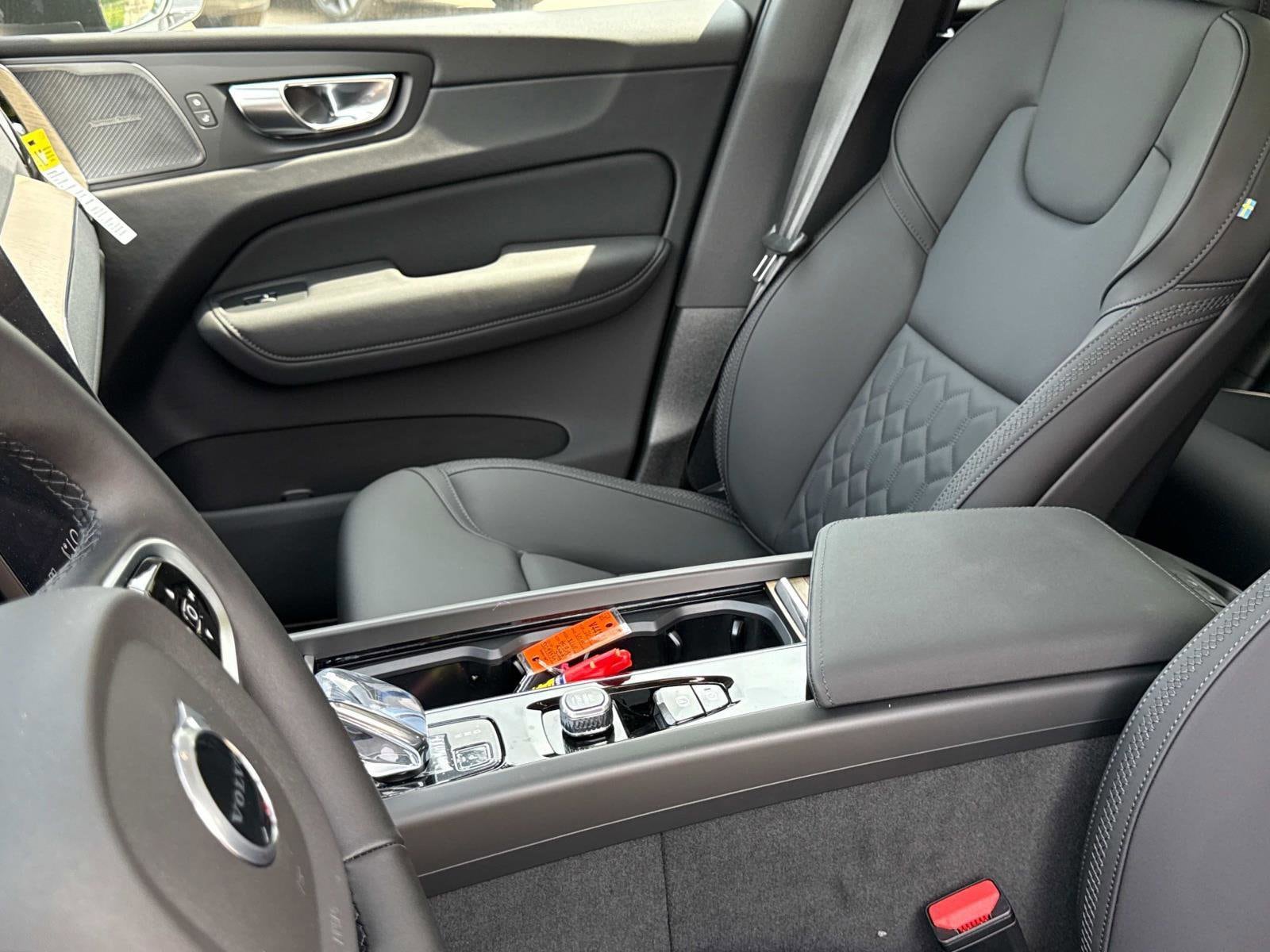 2026 Volvo XC60 Plus - Photo 18