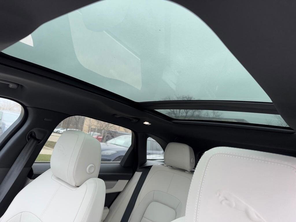 2025 Jaguar F-PACE P250 R-Dynamic S photo 4