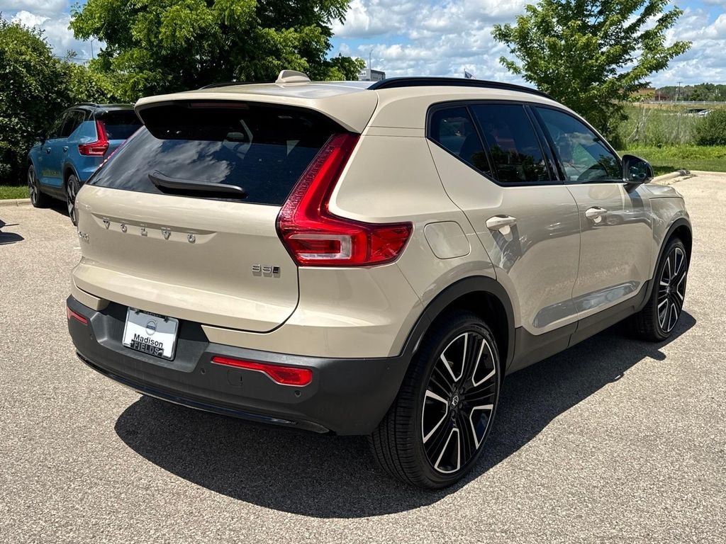 Certified 2025 Volvo XC40 B5 Ultra Dark Theme SUV
