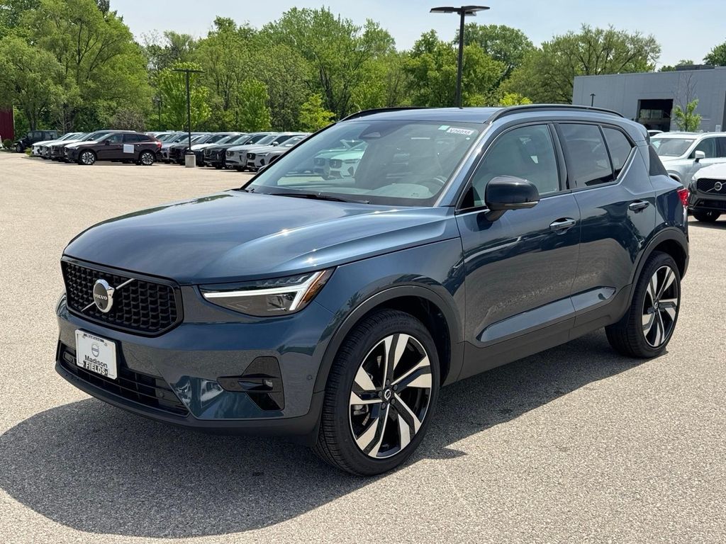 2026 Volvo XC40