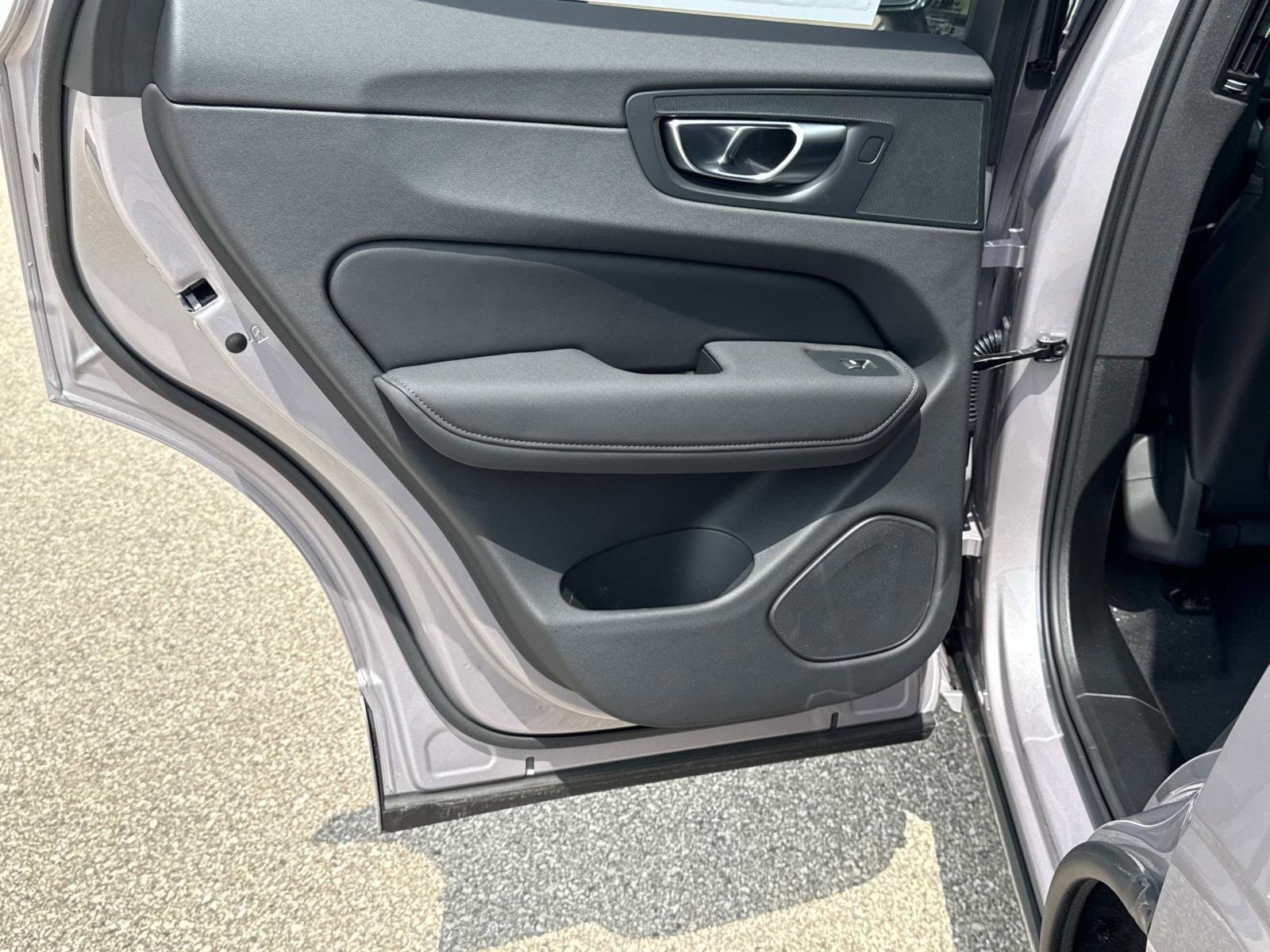 2026 Volvo XC60 Plus - Photo 10