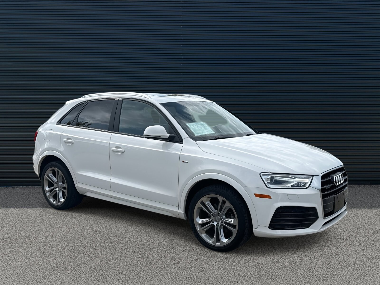 2018 Audi Q3 Premium photo 2
