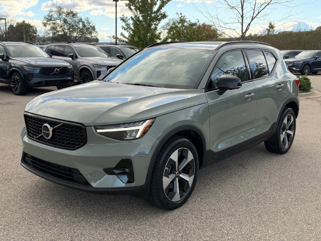 Certified 2024 Volvo XC40 B5 Plus Dark SUV