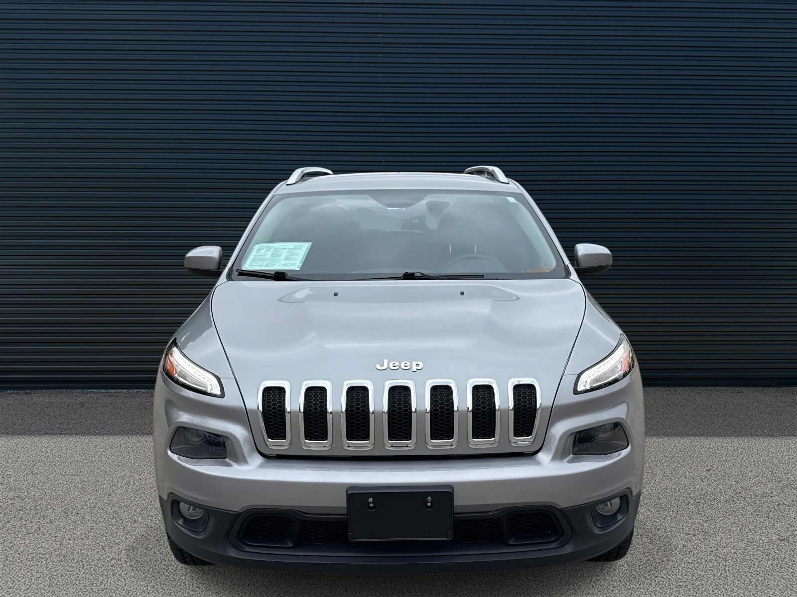 2016 Jeep Cherokee Latitude photo 2