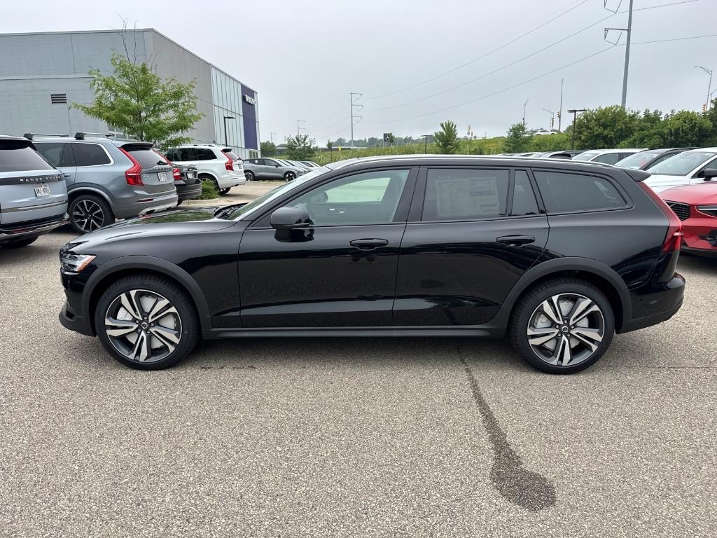 2026 Volvo V60 Cross Country B5 Plus photo 2