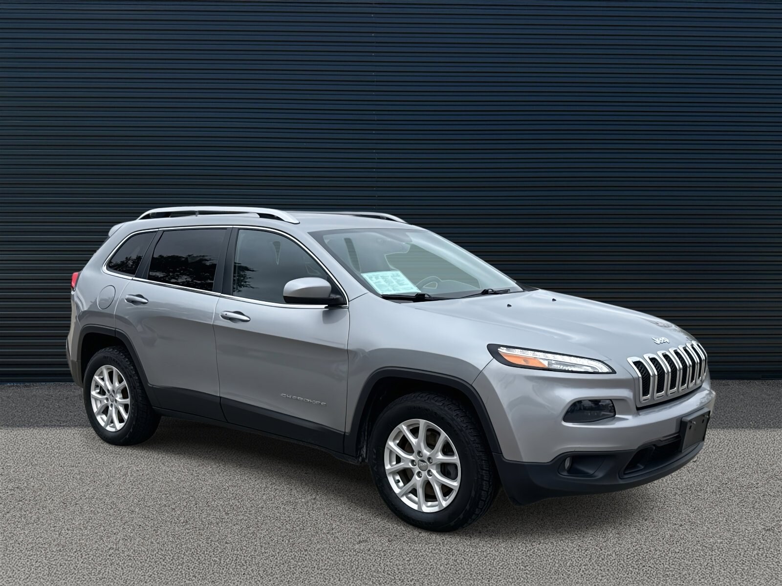 2016 Jeep Cherokee Latitude photo 3