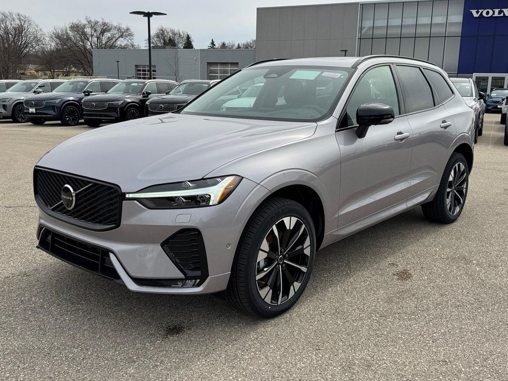 2026 Volvo XC60 B5 Plus Dark AWD's photo
