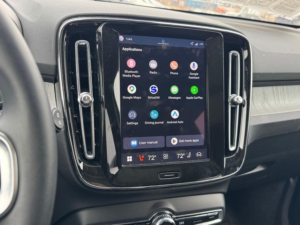 2026 Volvo XC40 Plus - Photo 18