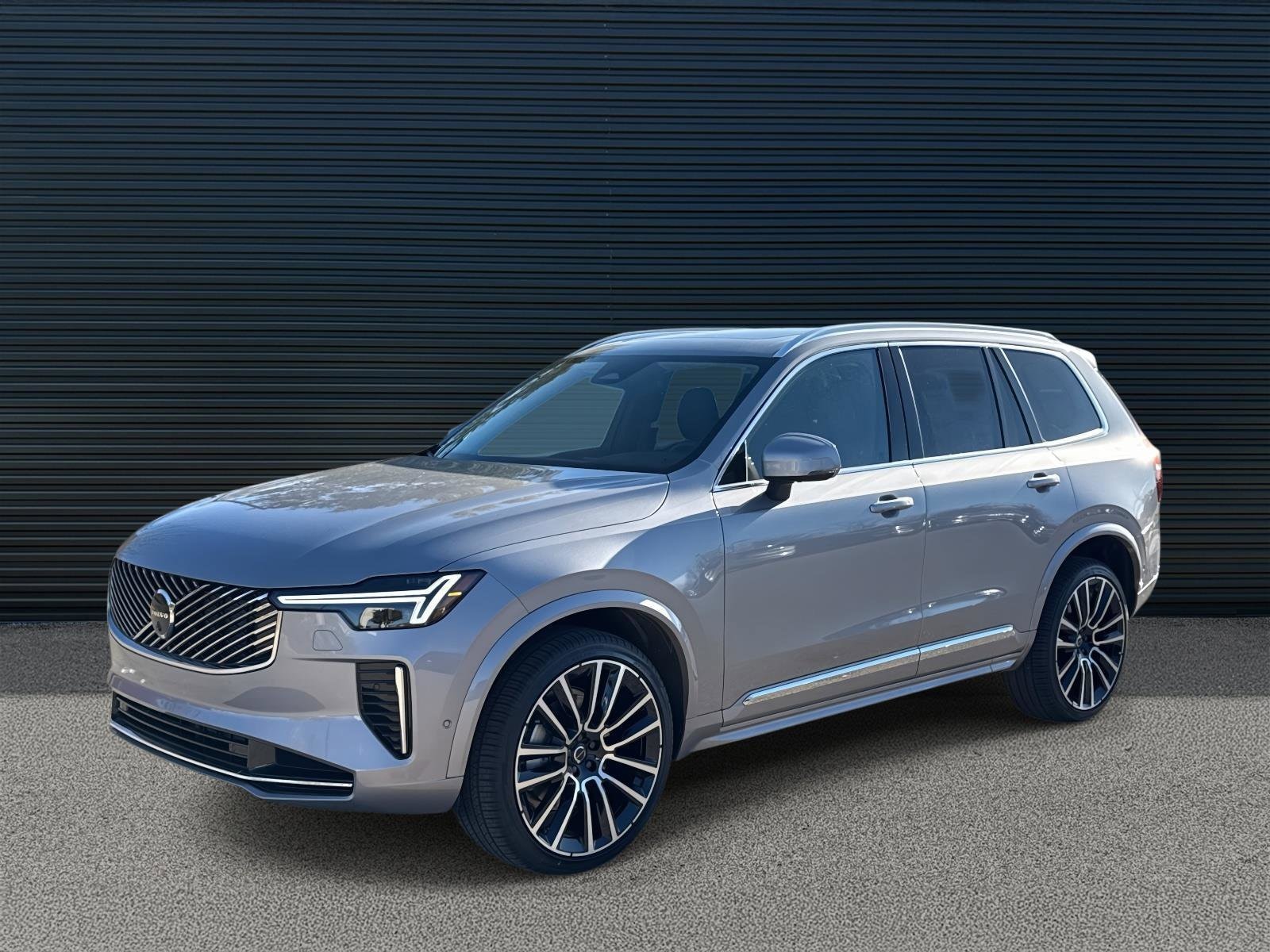 2026 Volvo XC90 Plus's photo