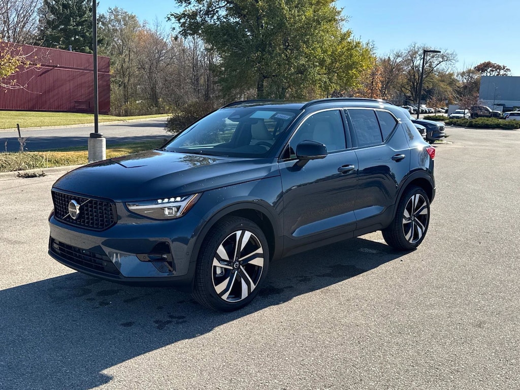 New 2026 Volvo XC40 B5 Ultra SUV