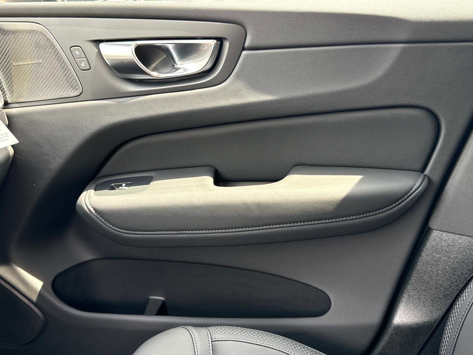 2026 Volvo XC60 Plus - Photo 20