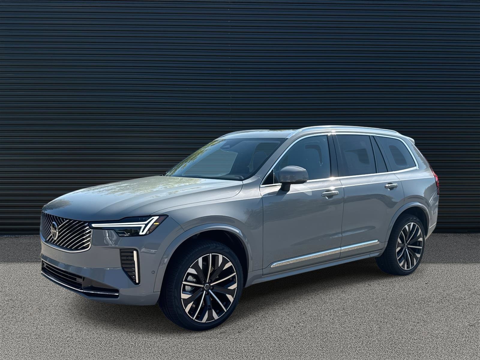 2026 Volvo XC90 Plus's photo