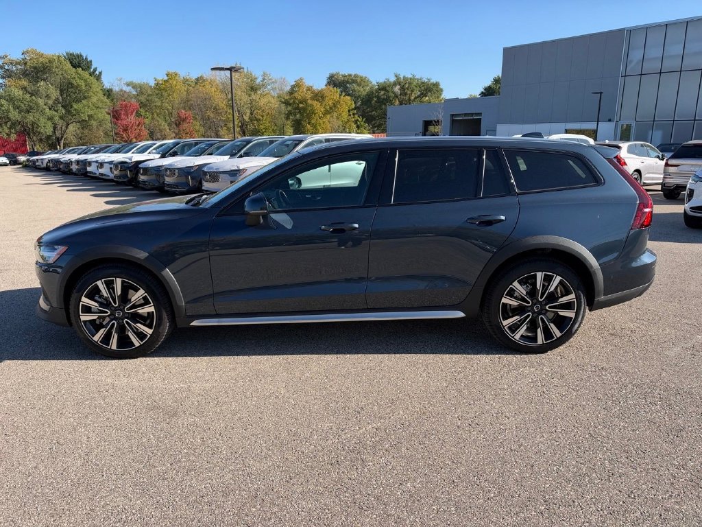 Certified 2026 Volvo V60 Cross Country B5 Ultra Wagon
