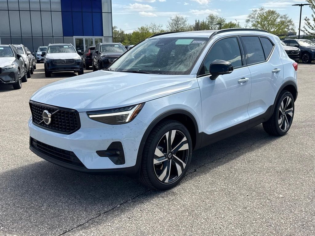 2026 Volvo XC40 B5 Ultra Dark AWD's photo