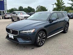 2025 Volvo V60 Cross Country B5 Ultra Wagon