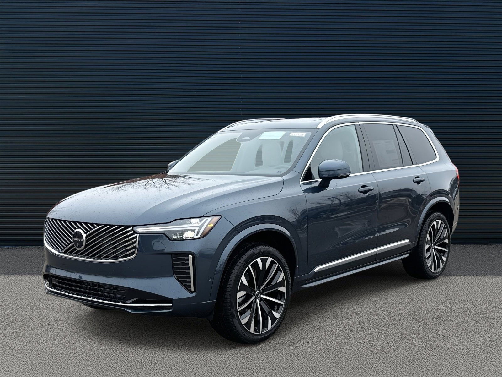 2026 Volvo XC90 Plus's photo