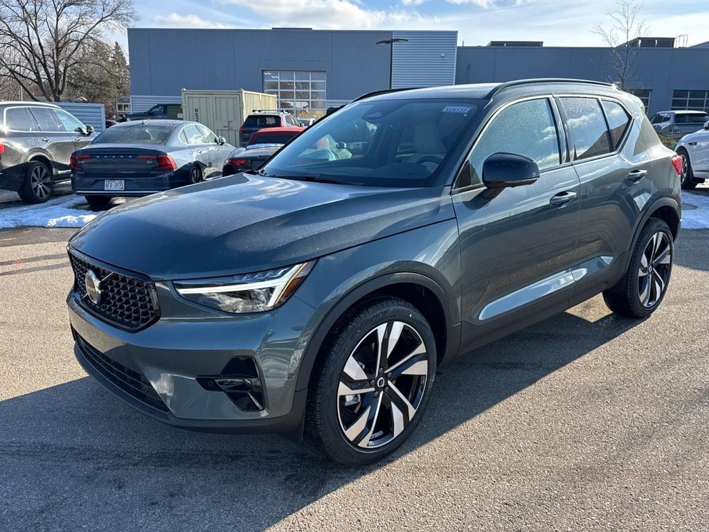 New 2026 Volvo XC40 B5 Ultra SUV