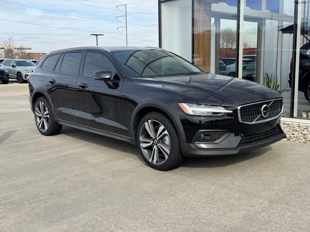 2026 Volvo V60 Cross Country B5 Plus AWD's photo